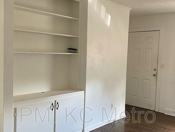 2nd image of 1508 W Waldo Ave