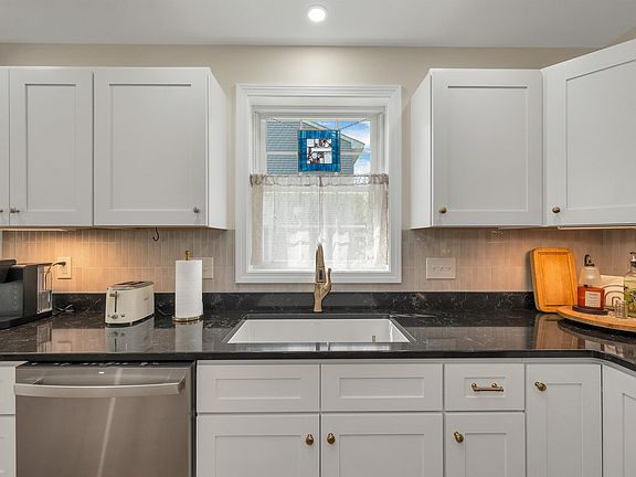 5th image of 274 Pine Street