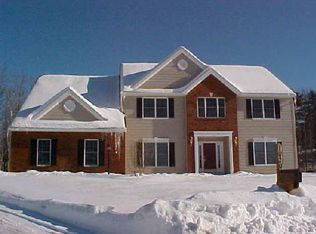 1020 N Wood Ct, Niskayuna, NY 12309