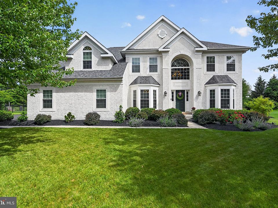 1st image of 210 Winterberry Ln