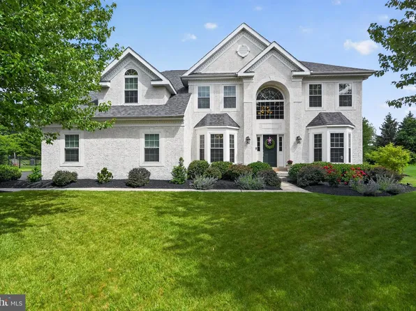 210 Winterberry Ln, Collegeville, PA 19426