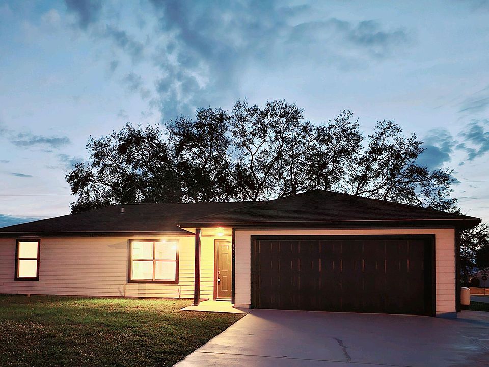 1st image of 1800 SW Cameo Boulevard