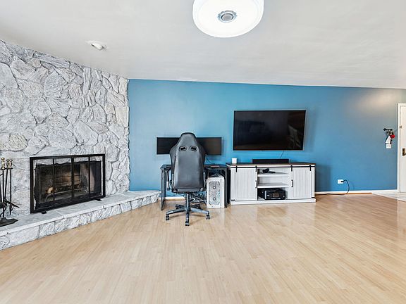 3rd image of 1365 N Sterling Ave Unit 110