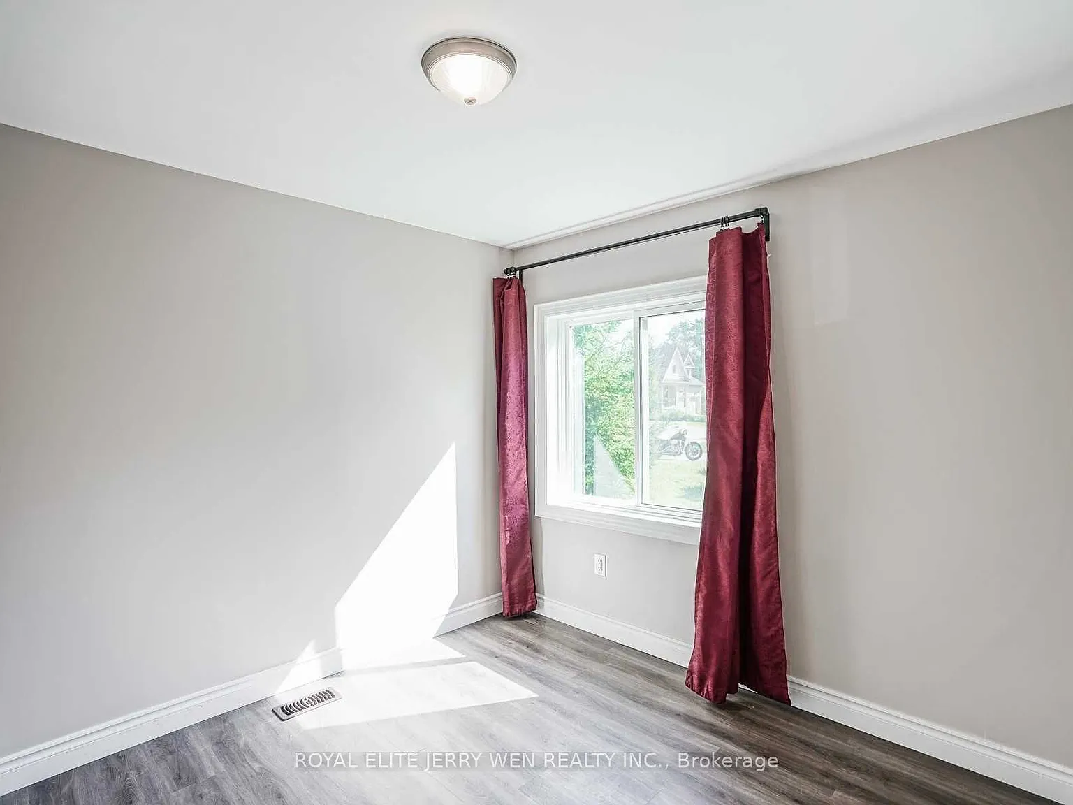 4 bed, $2,500 — Photo 4