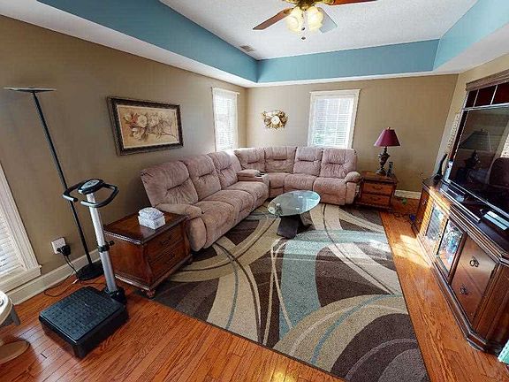5th image of 1850 Club House Dr