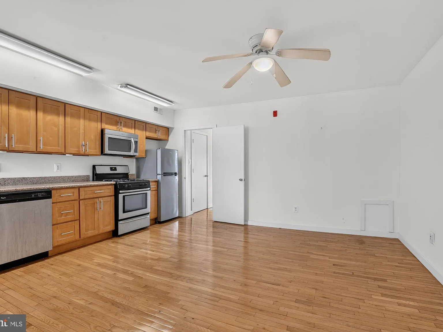 2 bed, 2.0 bath, 2688 sqft, $1,895 — Photo 1