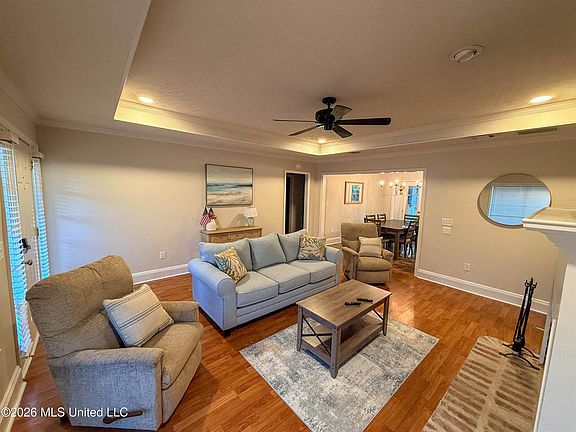 3rd image of 120 Oak Grove Dr