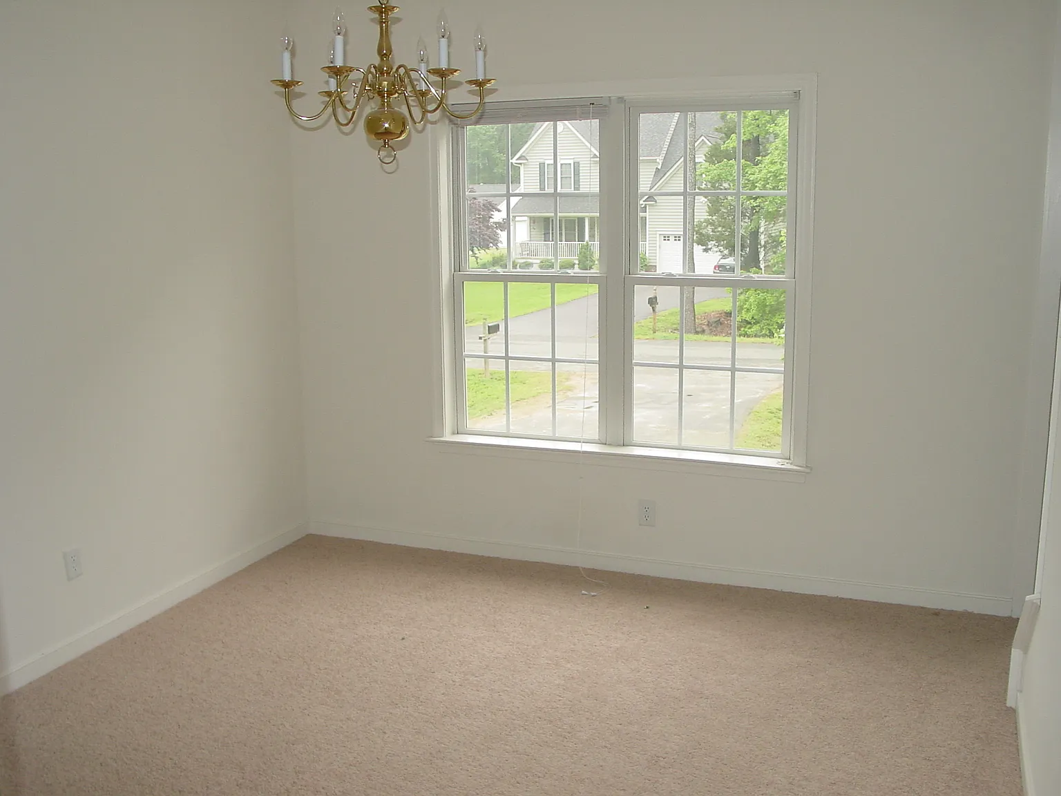4 bed, 2.5 bath, 2100 sqft, $2,875 — Photo 3