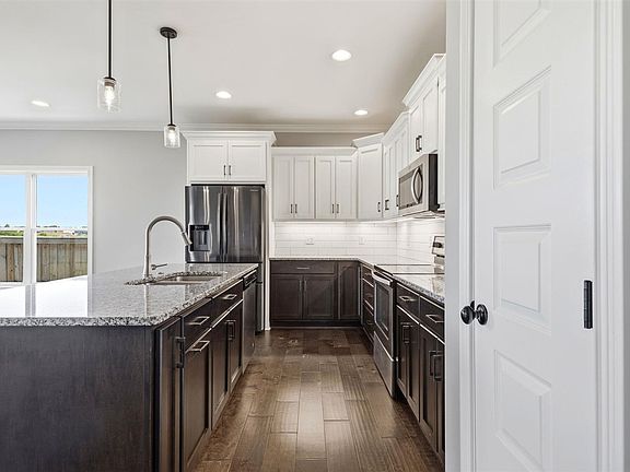 4th image of 655 Boston Park Dr