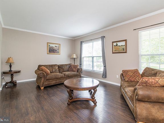 5th image of 44 N Danbury Cir