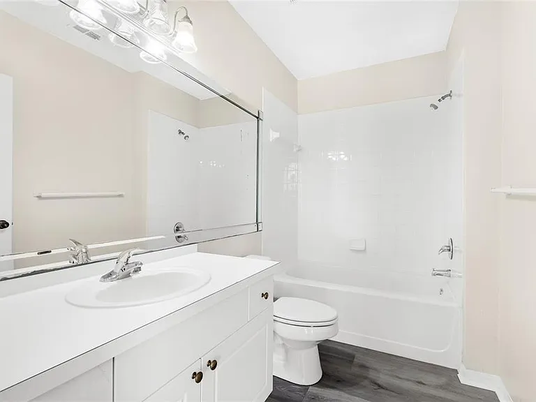5160 Northridge Rd #301 — Photo 24