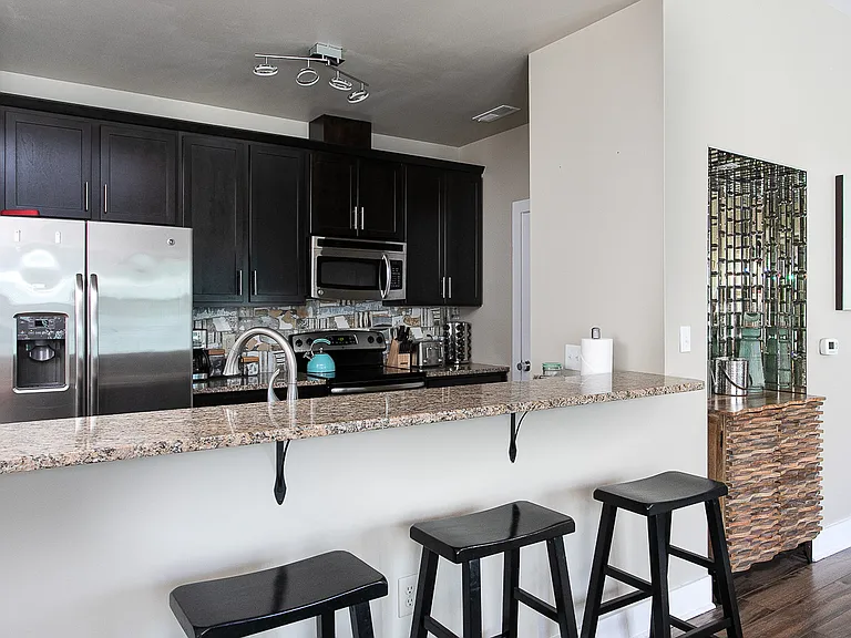 1000 Brookside Dr — Photo 4