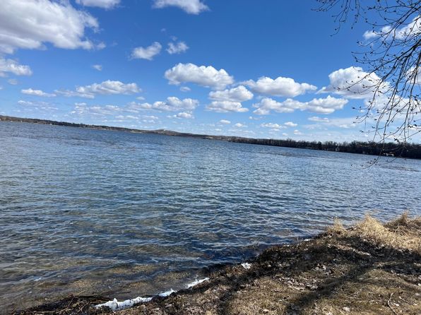 487 Shorewood Dr, Detroit Lakes, MN 56501