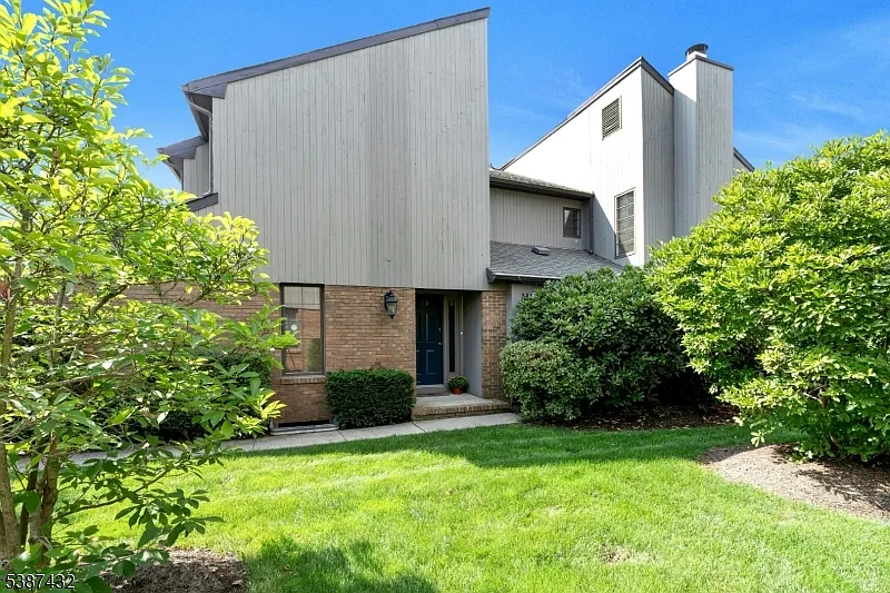 10 Shelley Pl