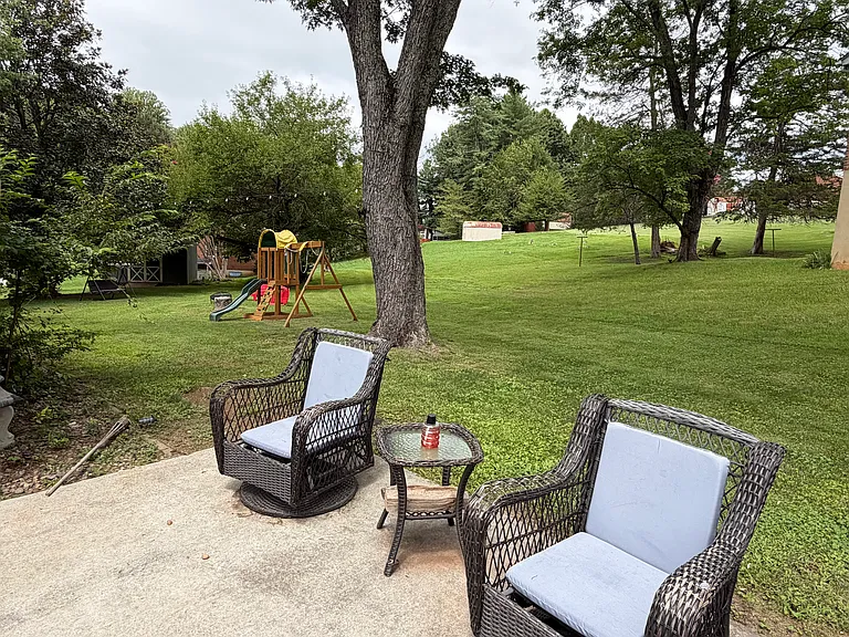 1012 Ardmore Dr — Photo 3