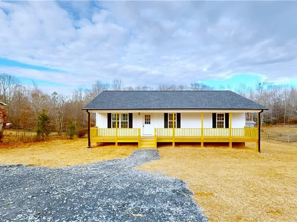 4700 Beau Ct, Trinity, NC 27370