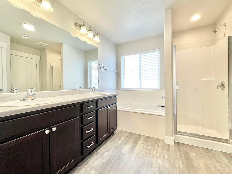 446 N Hillview Dr — Photo 30