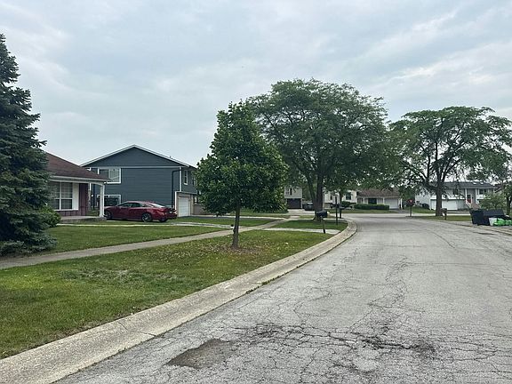 4th image of 17919 Normandy Ln