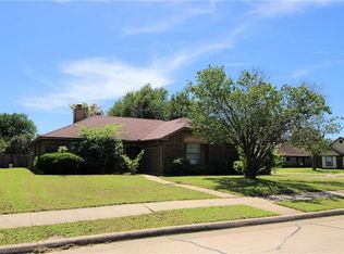 3825 University Dr, Rowlett, TX 75088