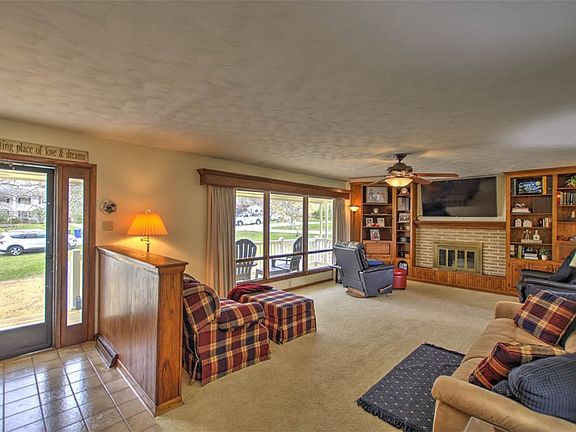 3rd image of 3224 Greenlake Dr