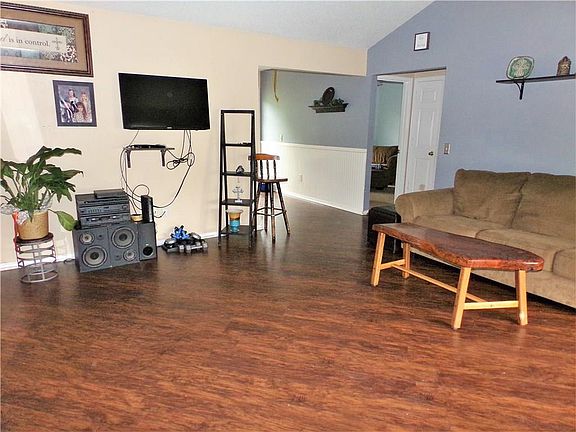 3rd image of 116 Samantha Ct