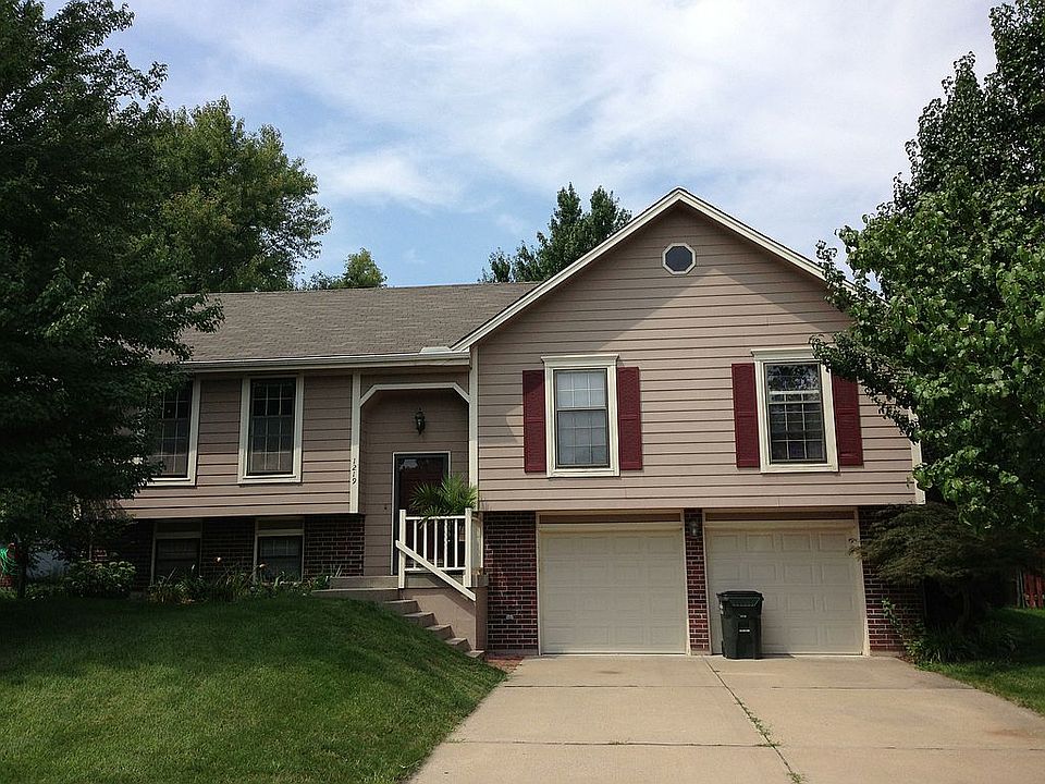 1st image of 1219 NE Deerbrook Cir
