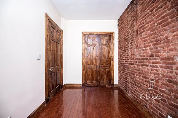 Rented by Compass | media 50