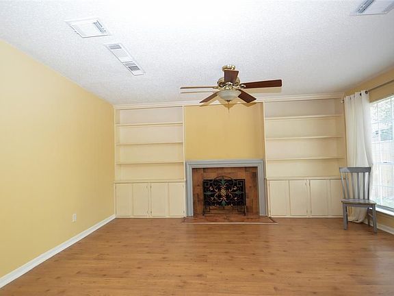 4th image of 2607 Woodstream Blvd