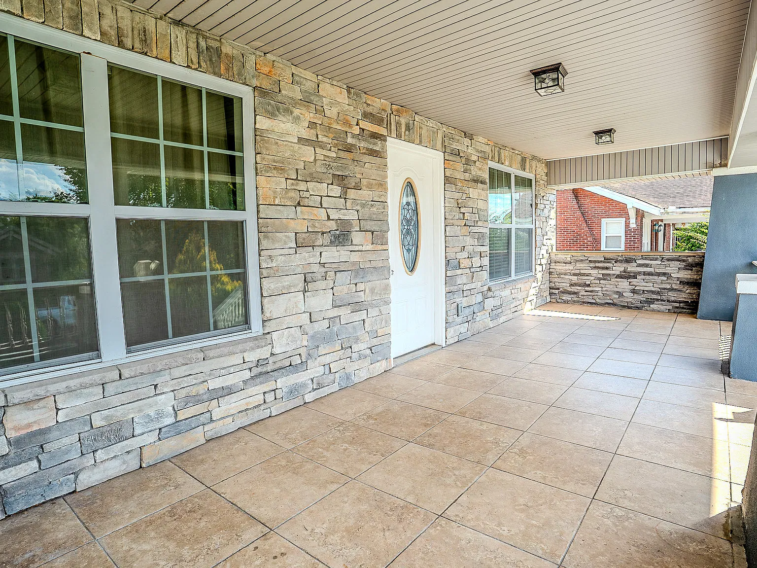 4 bed, 1904 sqft, $2,300 — Photo 2