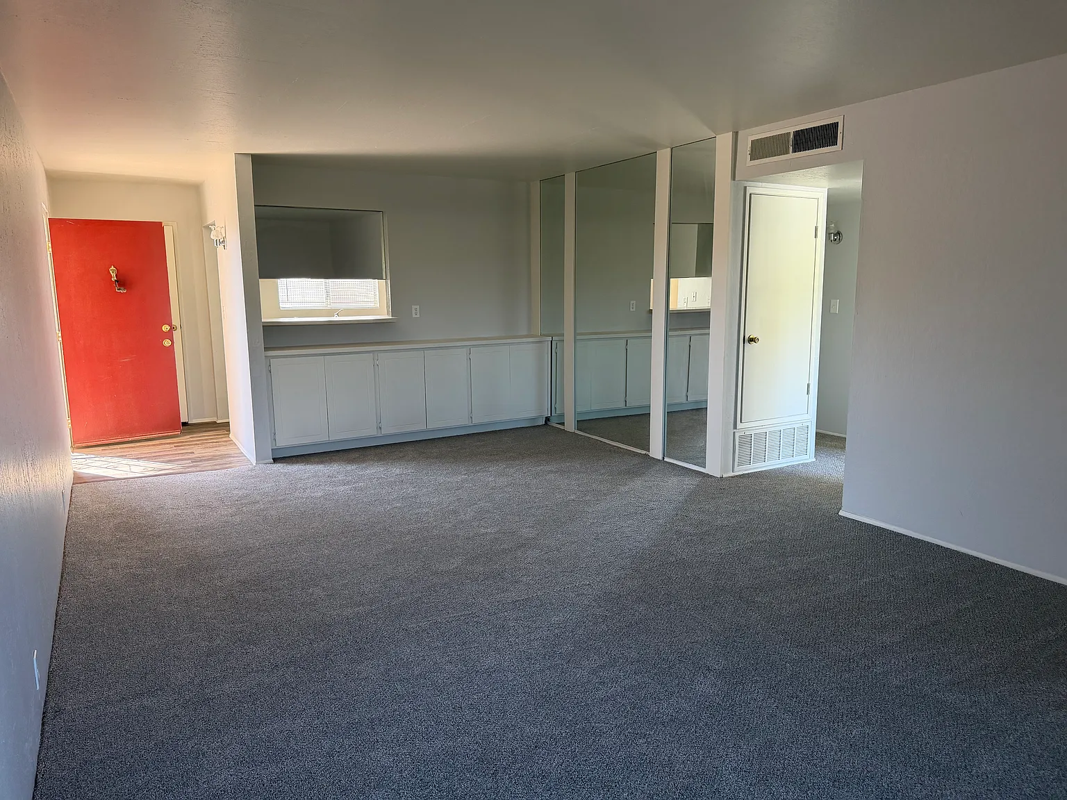 2 bed, 1056 sqft, $2,500 — Photo 2