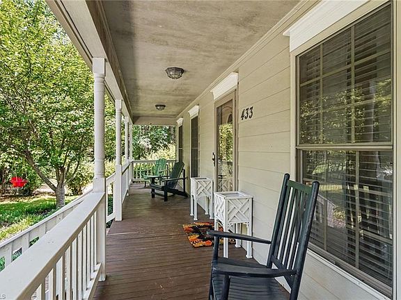 4th image of 433 Northampton Dr