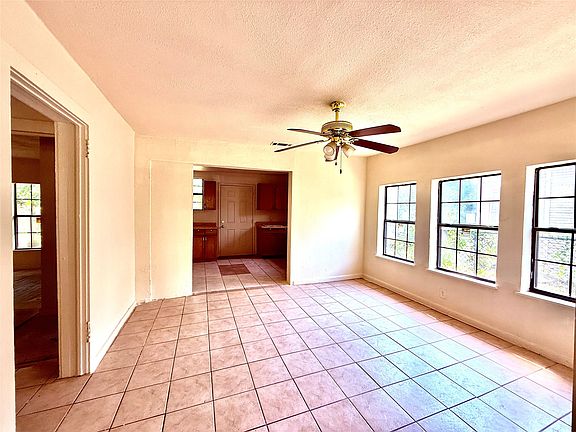 3rd image of 4623 Spring Garden Rd
