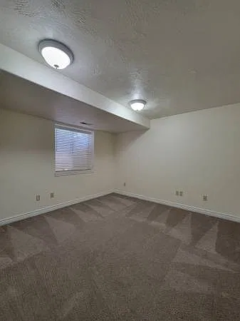 6 bed, 2698 sqft, $2,295 — Photo 2