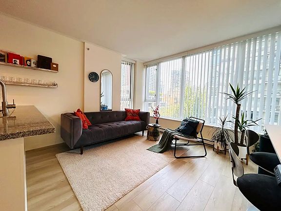 2nd image of 1001 Richards St #5