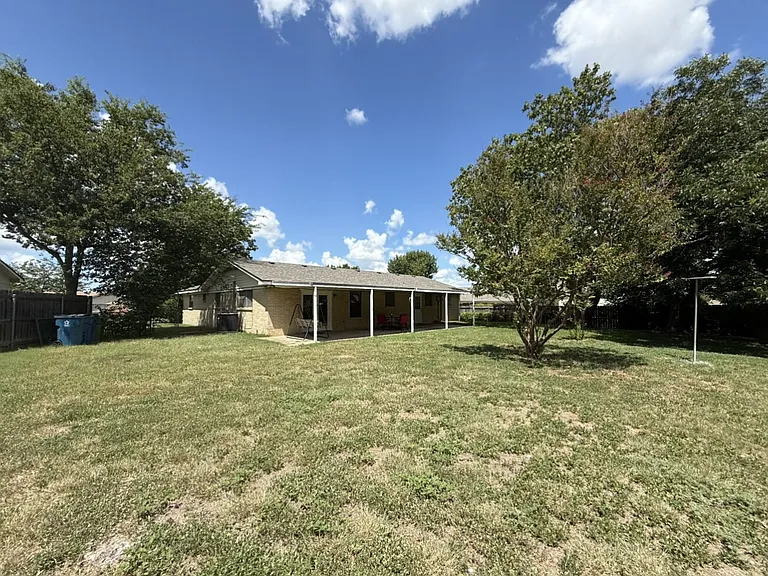 109 Redbud Cir — Photo 32