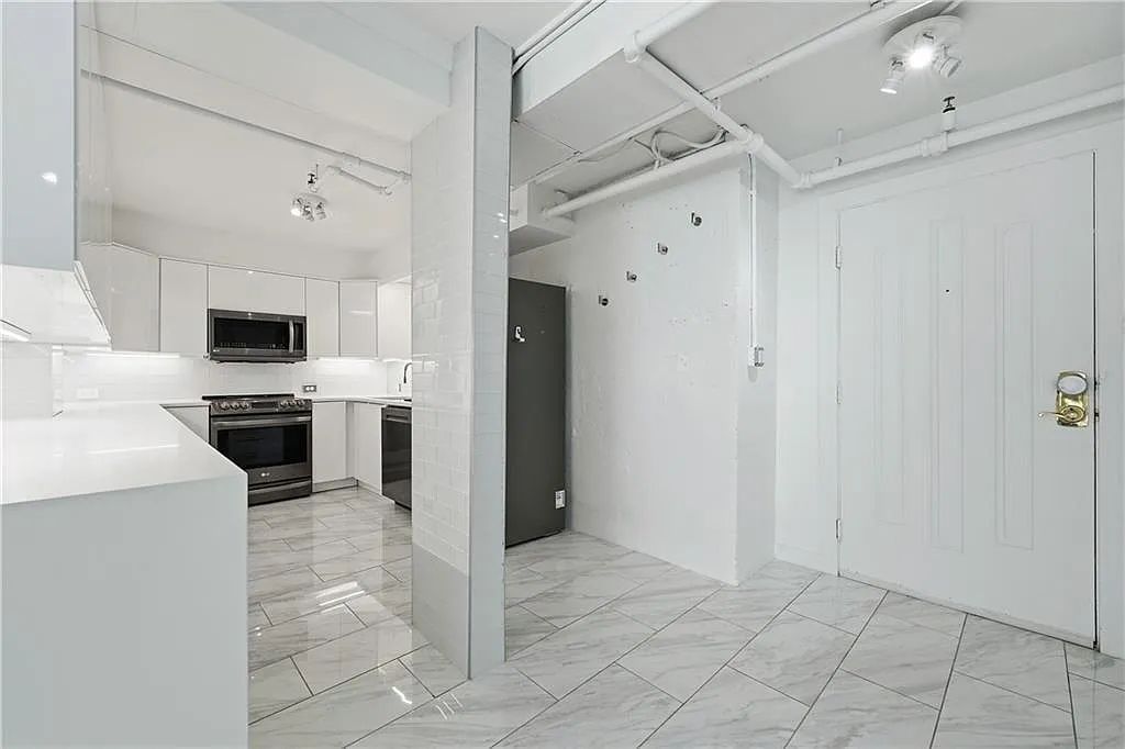 2 bed, 2.0 bath, 1228 sqft, $2,200 — Photo 3