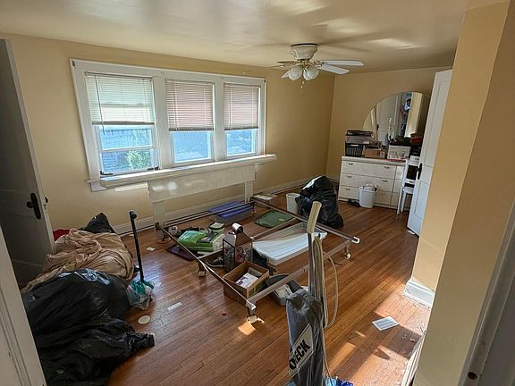 2nd image of 275 Columbian Ave