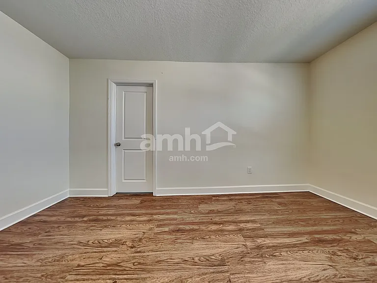1005 Walden Pond Dr — Photo 24