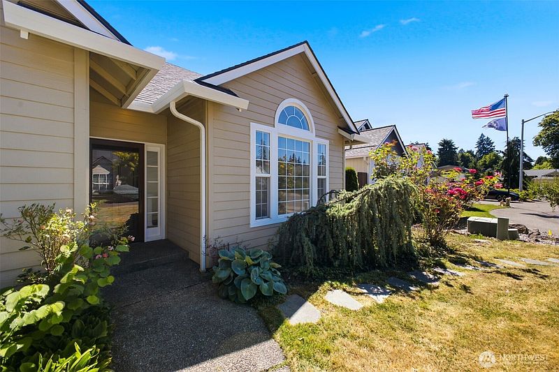 2nd image of 4511 NE 104th Way