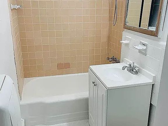 4th image of 5015 39th St APT 2H