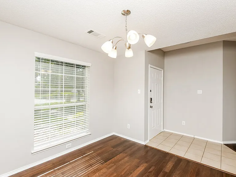 1706 Tonya May Ln — Photo 6