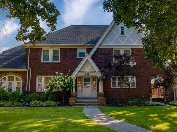 211 E Schaaf Rd, Brooklyn Heights, OH 44131