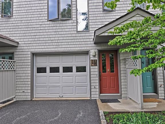 2nd image of 122 Windward Ln Unit 122