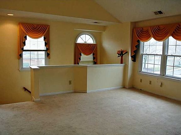 2nd image of 400 Bracknell Arch APT H