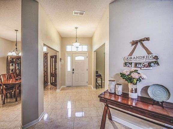 3rd image of 5581 Forest Hills Ln