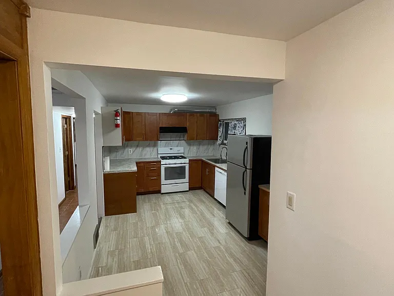 2563 Hearthside Dr — Photo 3