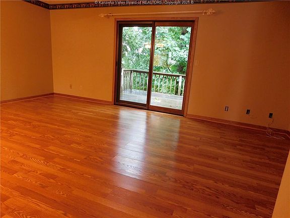 2nd image of 804 Lakeview Dr