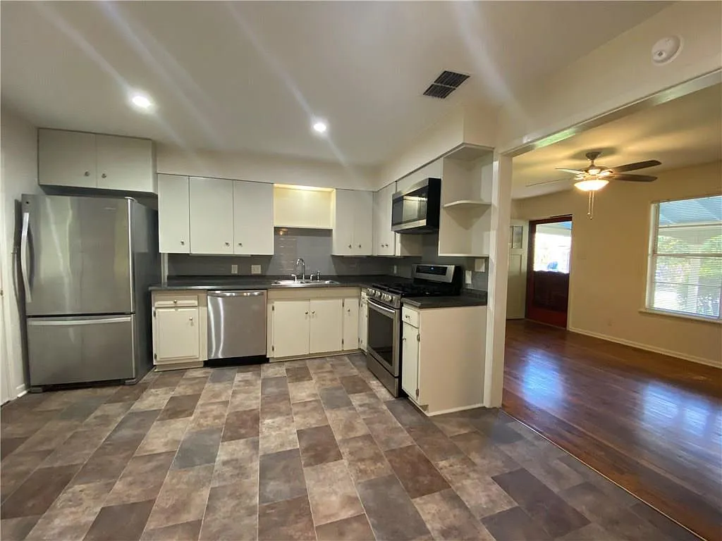 3 bed, 2.0 bath, 1562 sqft, $1,500 — Photo 2