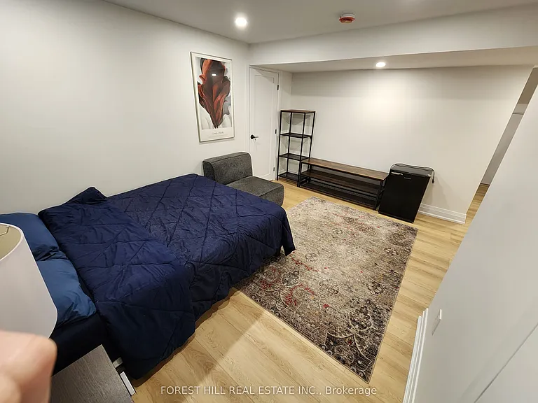 118 Charlotte St — Photo 11