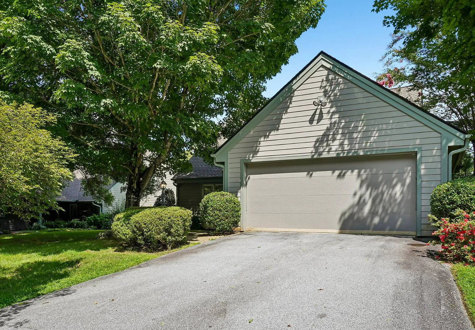 2 bed, 3.0 bath, $2,850 — Photo 2